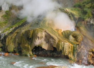 Du lịch Nga - Khám phá thung lũng Geysers kì ảo nhất tại Nga