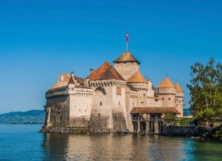 Tham quan lâu đài Chillon xinh đẹp trong hành trình du lịch Thụy Sĩ